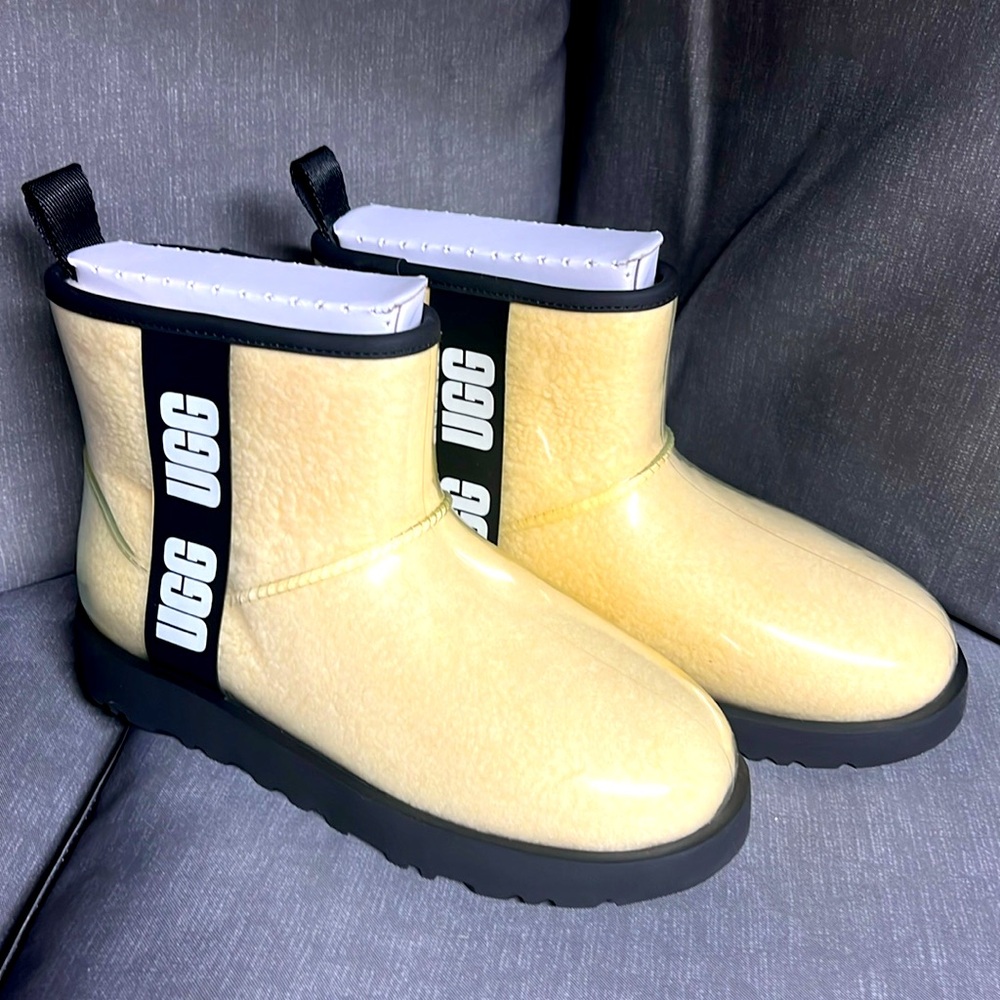 Uggs Classic Clear Mini Size 8 - NIB